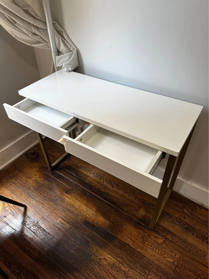 Modern White Lacquer Desk with Drawers - photo 4