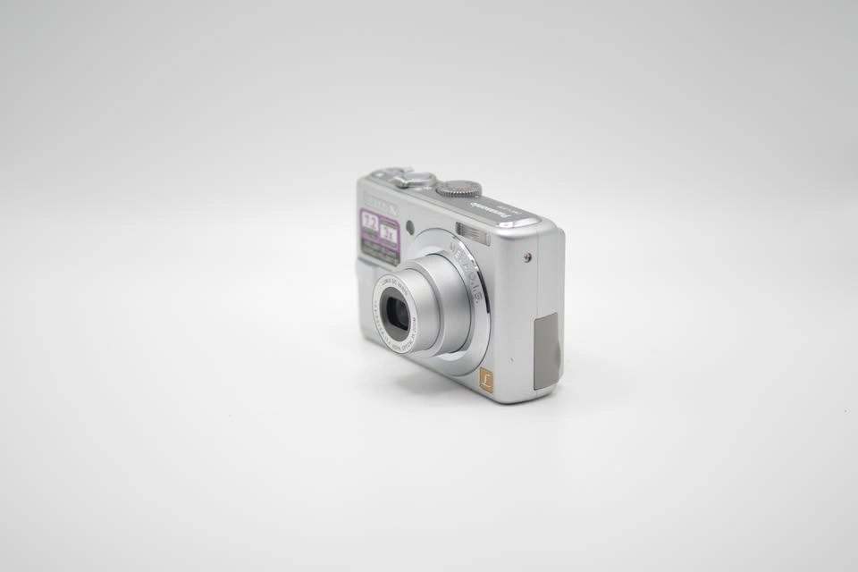 Panasonic Lumix DMC-LS70 digital camera - photo 3