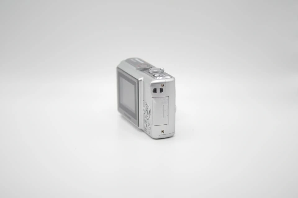 Panasonic Lumix DMC-LS70 digital camera - photo 5