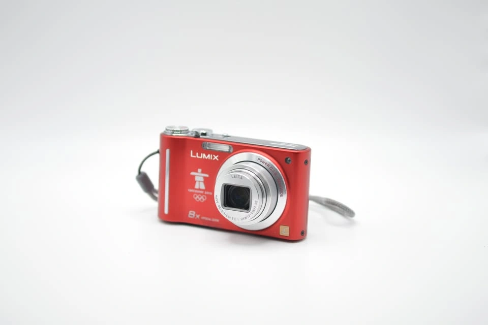 Panasonic Lumix DMC-ZR1 (Vancouver 2010 edition) - photo 3