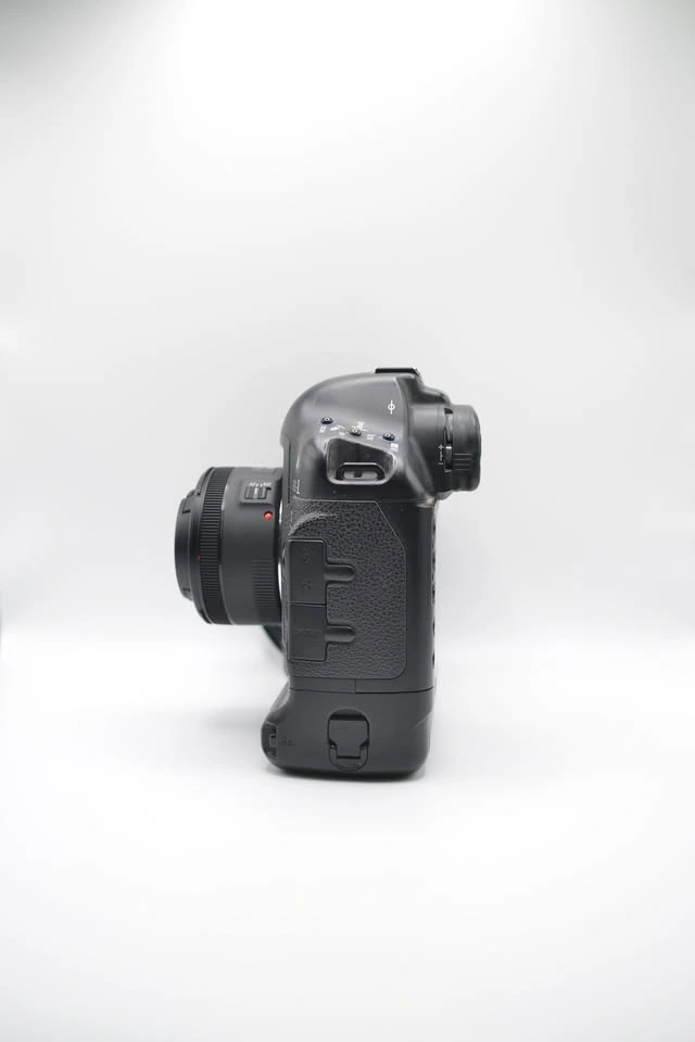 Canon EOS-1Ds Full-Frame DSLR with 50mm Lens and Box - photo 2