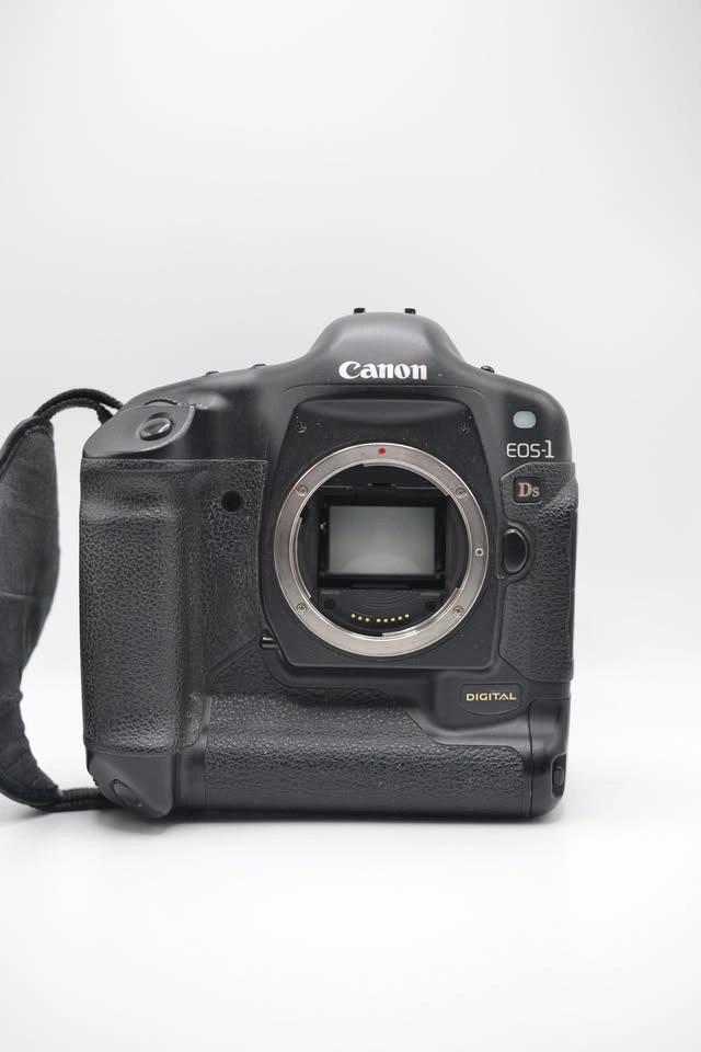 Canon EOS-1Ds Full-Frame DSLR with 50mm Lens and Box - photo 4