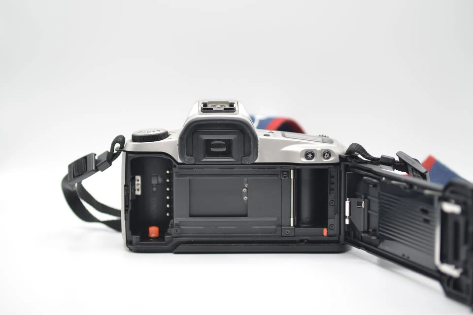 Canon EOS Rebel G + 75–300mm f/4–5.6 Lens — 35mm Film SLR - photo 4