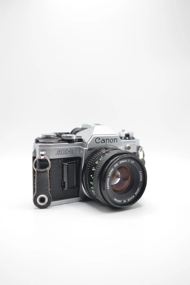 Canon AE-1 35mm Film SLR Bundle with 3 Lenses & Flash - photo 2