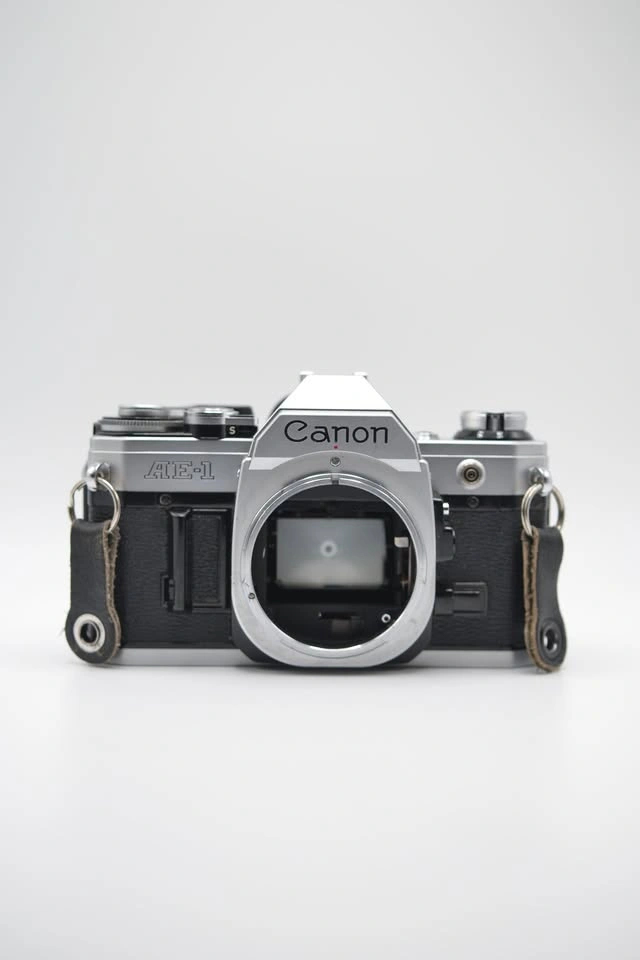 Canon AE-1 35mm Film SLR Bundle with 3 Lenses & Flash - photo 4