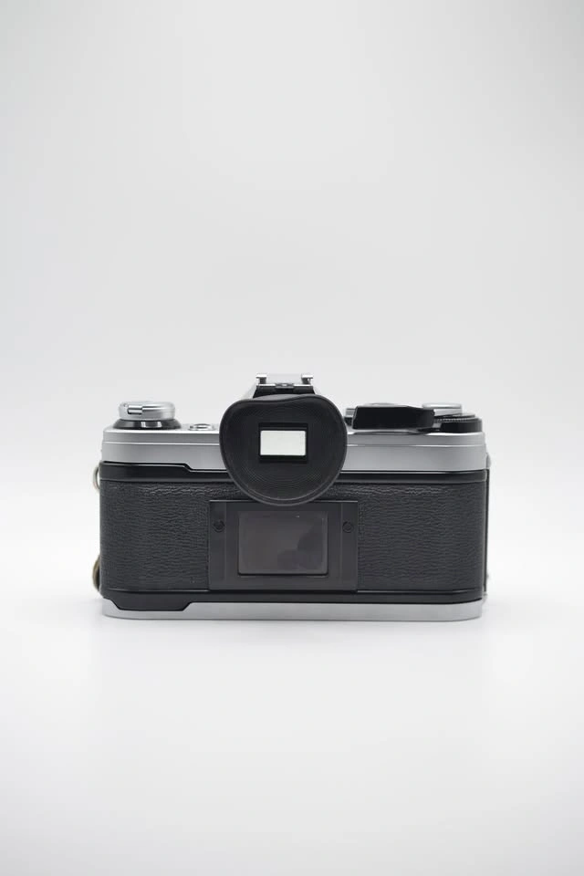 Canon AE-1 35mm Film SLR Bundle with 3 Lenses & Flash - photo 5