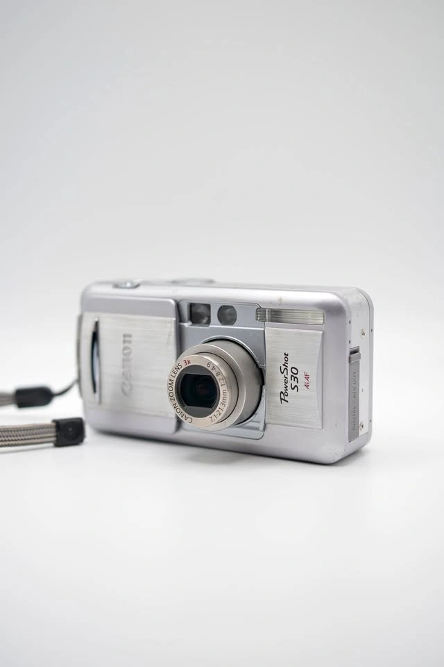 Canon PowerShot S30 – Classic Early‐2000s Digicam – New Battery