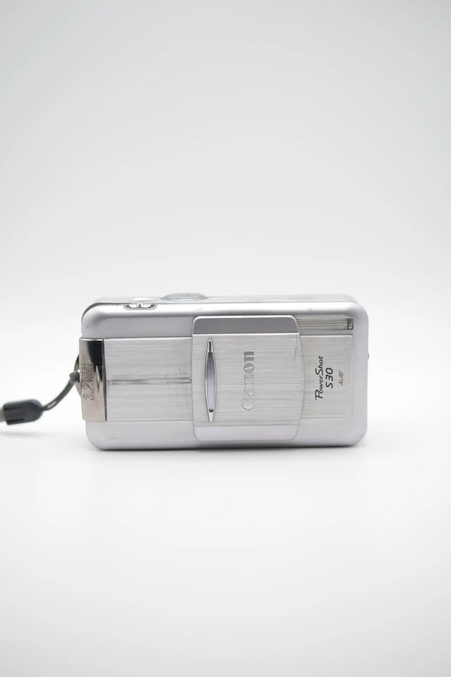 Canon PowerShot S30 – Classic Early‐2000s Digicam – New Battery - photo 2