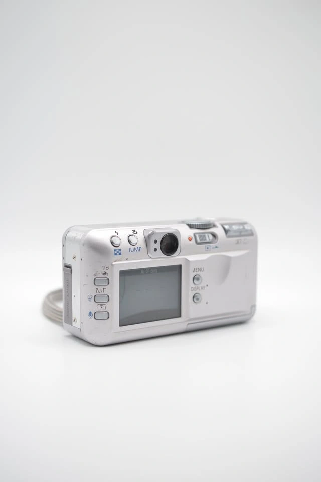 Canon PowerShot S30 – Classic Early‐2000s Digicam – New Battery - photo 3