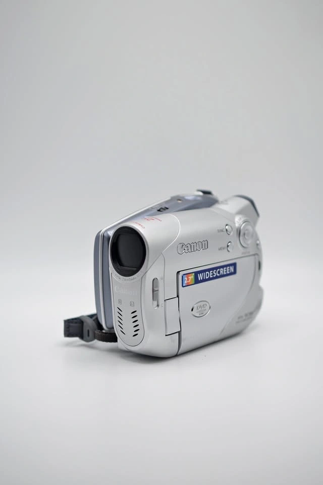 Canon DC100 Camcorder – Easy Beginner Video Camera