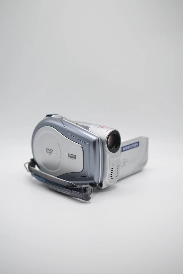 Canon DC100 Camcorder – Easy Beginner Video Camera - photo 2