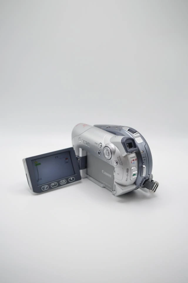 Canon DC100 Camcorder – Easy Beginner Video Camera - photo 3