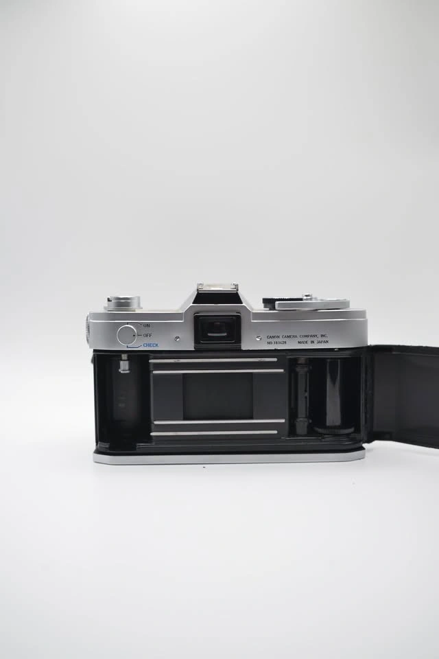 Canon Bell & Howell FX 35mm SLR + Canon FD 50mm f/1.8 Lens - photo 4
