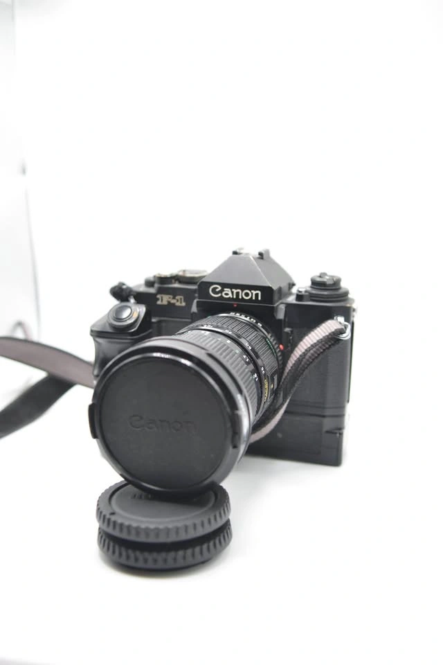 Canon F-1 Film SLR Kit (Tested) + 35-105mm & 80-200mm Lenses - photo 2
