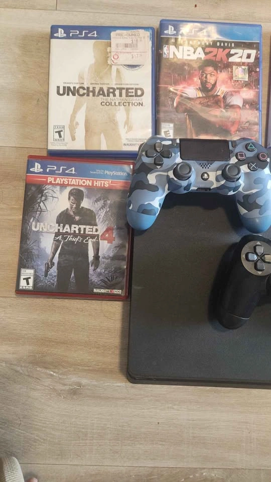 PS4 1 TB with 2 controllers and games - photo 3