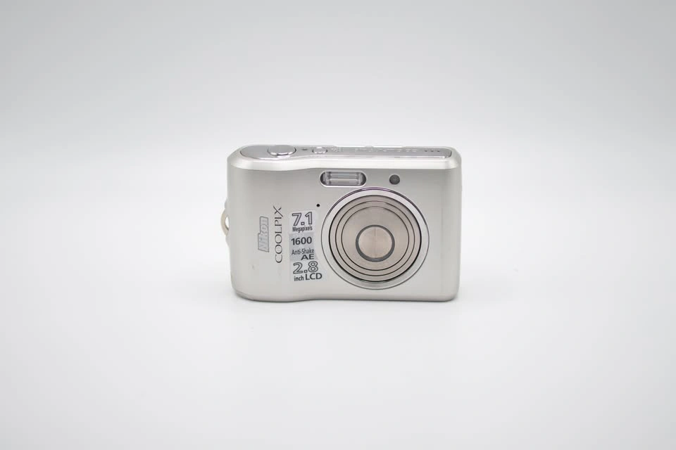 Nikon Coolpix L16 compact digital camera - photo 2