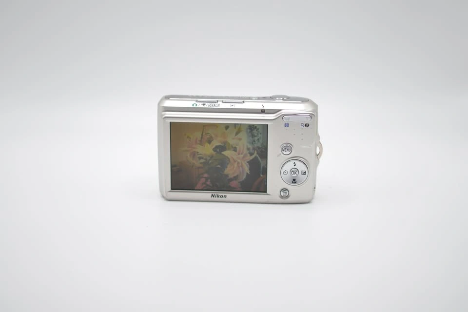 Nikon Coolpix L16 compact digital camera - photo 4