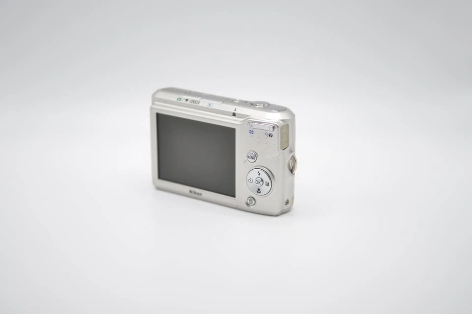 Nikon Coolpix L16 compact digital camera - photo 5