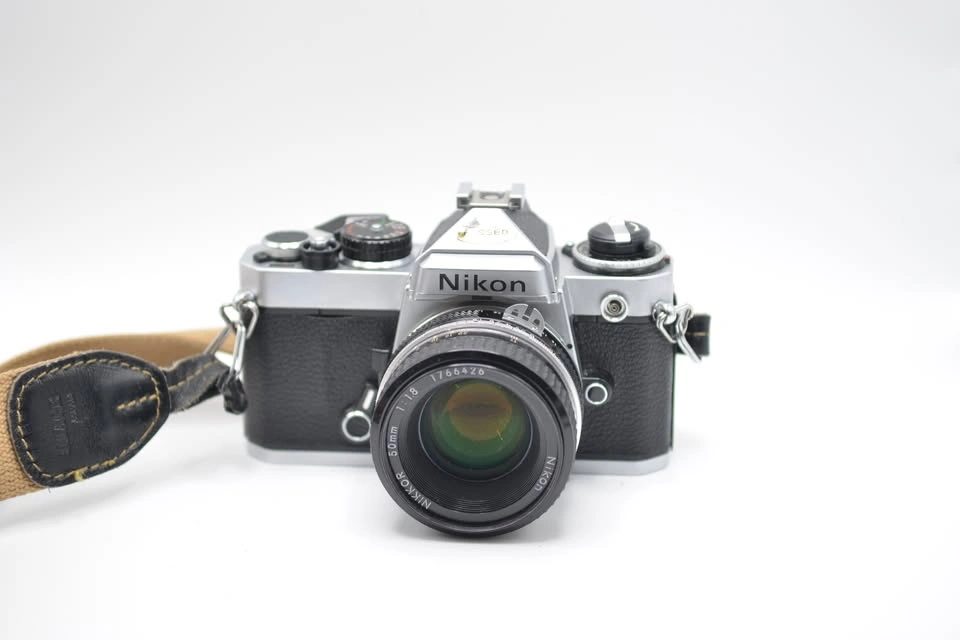Nikon FM Bundle + Lenses + Accessories - photo 2