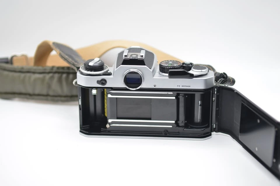 Nikon FM Bundle + Lenses + Accessories - photo 4