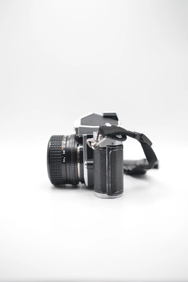 Nikon FM2 35mm Film SLR Bundle with Lenses and Case - photo 3