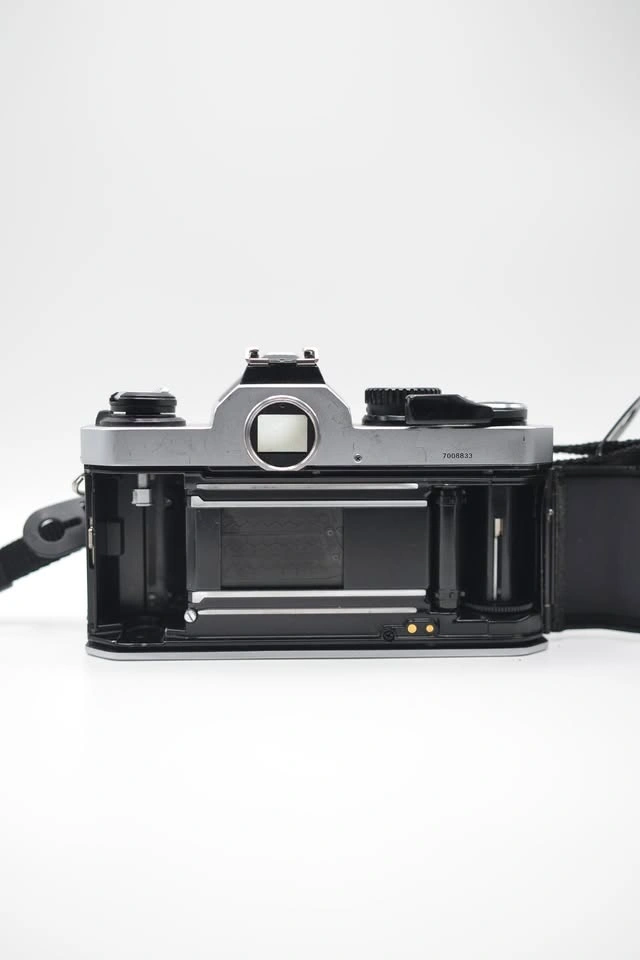 Nikon FM2 35mm Film SLR Bundle with Lenses and Case - photo 4