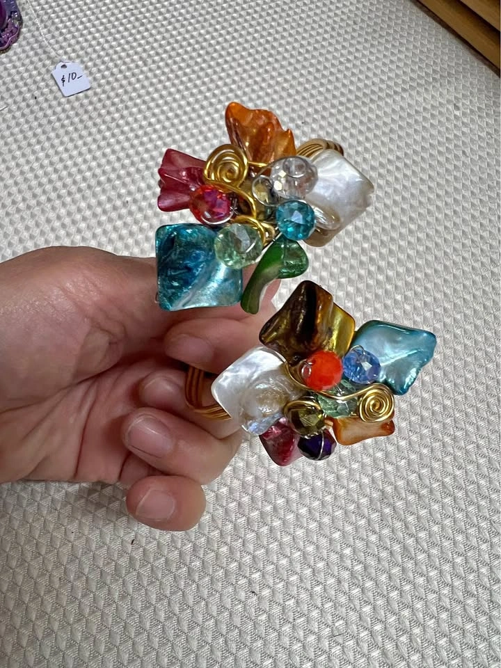 ⚽ Colorful beads in thin gold plated bracelet