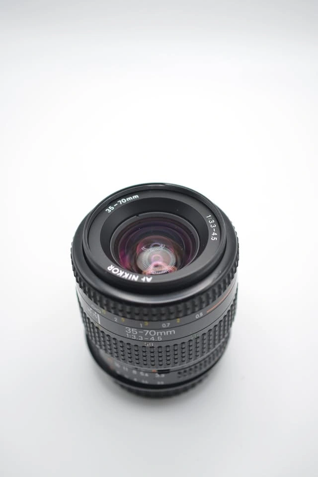 Nikon AF Nikkor 35–70mm f/3.3–4.5 Zoom Lens - photo 2