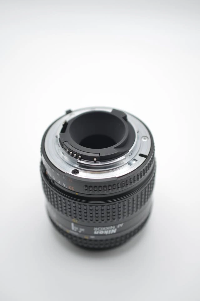 Nikon AF Nikkor 35–70mm f/3.3–4.5 Zoom Lens - photo 3
