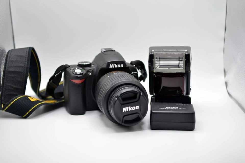 Nikon D60 DSLR Kit with 18–55mm Lens and Flash