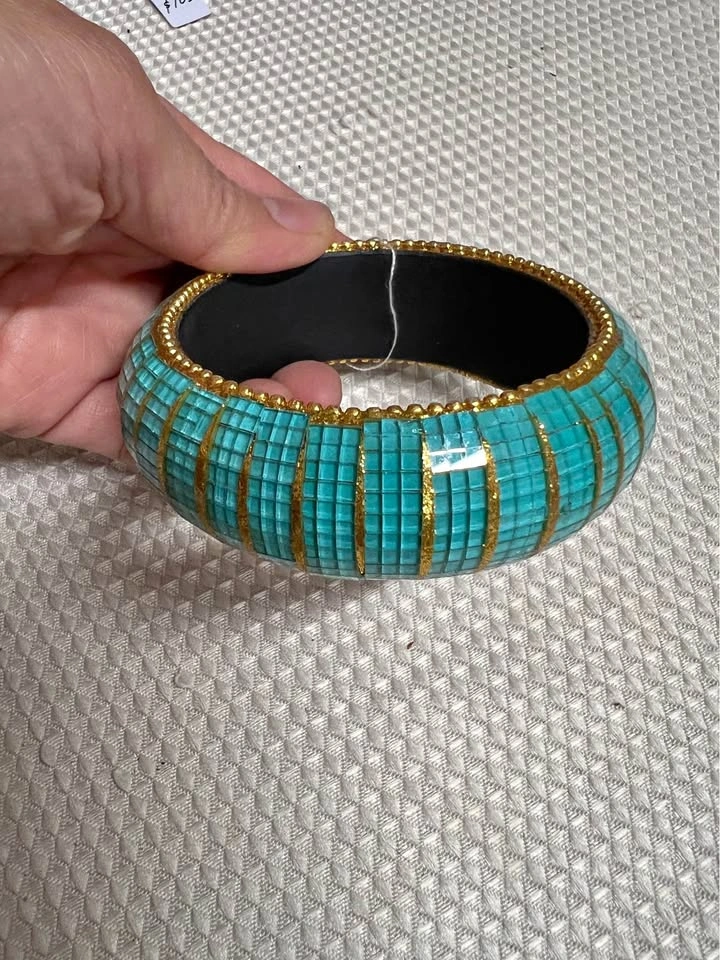 ⚽ Green glassy bracelet
