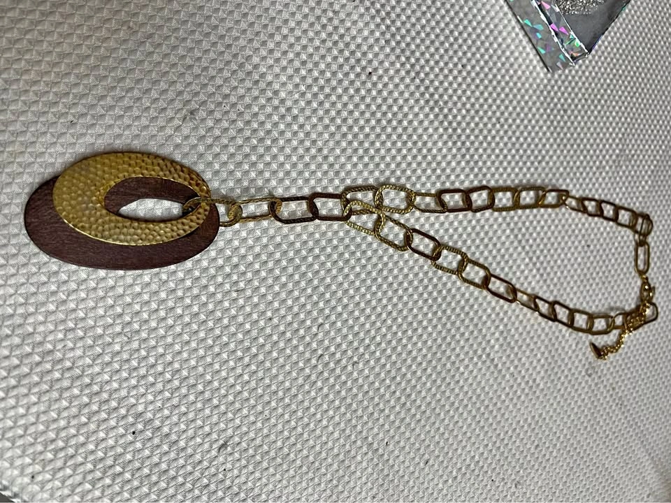 ⚽ Unique wood & metal necklace