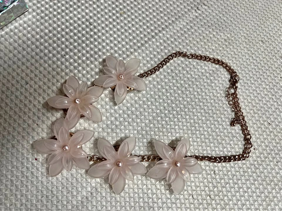 ⚽ Big Pink Flower Necklace