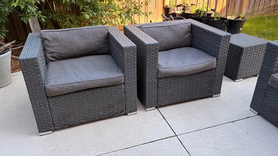 4 dark grey wicker patio chairs and side table - photo 2