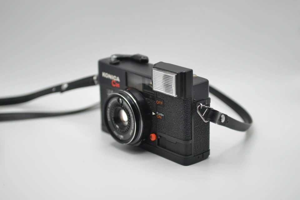 Konica C35 35mm film camera - photo 2