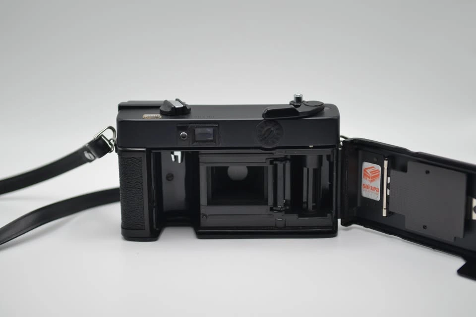 Konica C35 35mm film camera - photo 3