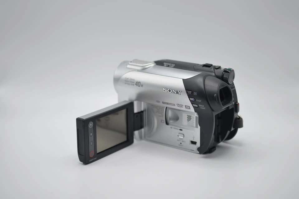 Sony Handycam DCR‐DVD108 camcorder (Body Only) - photo 4