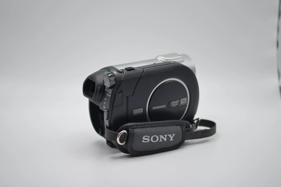 Sony Handycam DCR‐DVD108 camcorder (Body Only) - photo 5