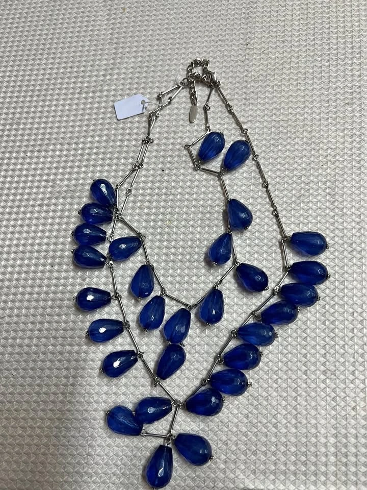 ⚽ Royal blue teardrops necklace