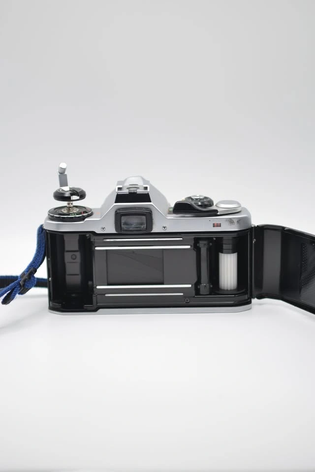 Pentax ME 35mm SLR + 50mm f/1.7 Lens + Flash Tested Working - photo 4