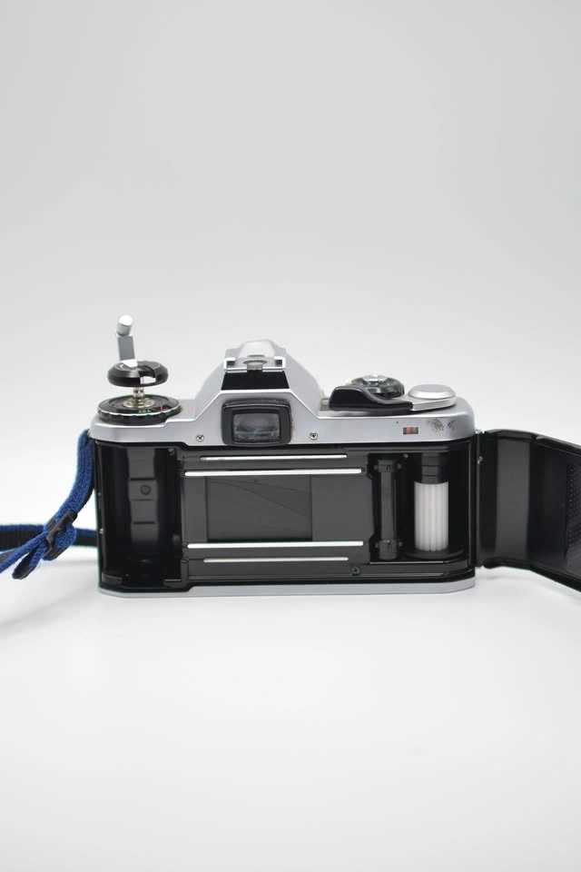 Pentax ME 35mm SLR + 50mm f/1.7 Lens + Flash Tested Working - photo 5