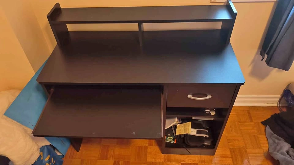Axess Computer Desk