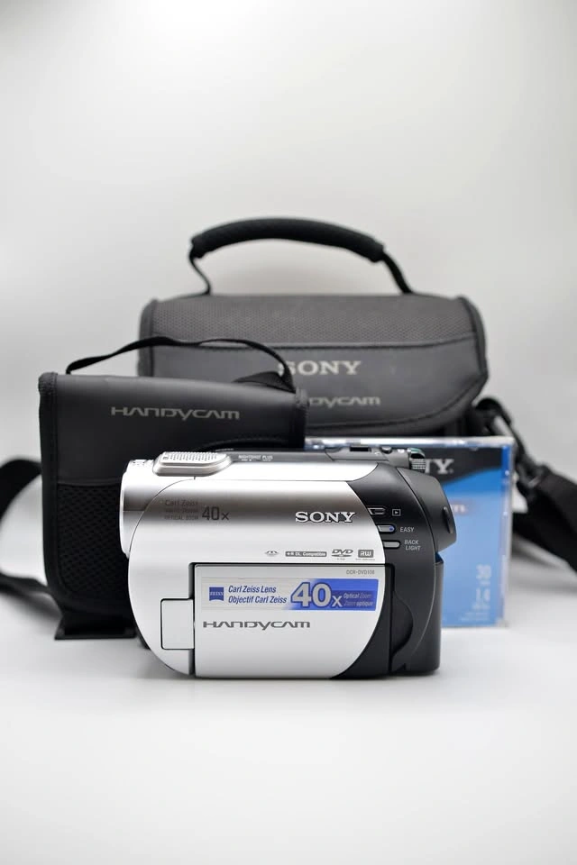 Sony Handycam DCR-DVD108 Camcorder Kit