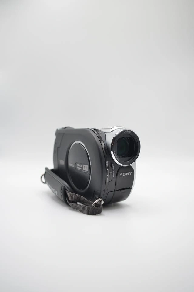 Sony Handycam DCR-DVD108 Camcorder Kit - photo 4