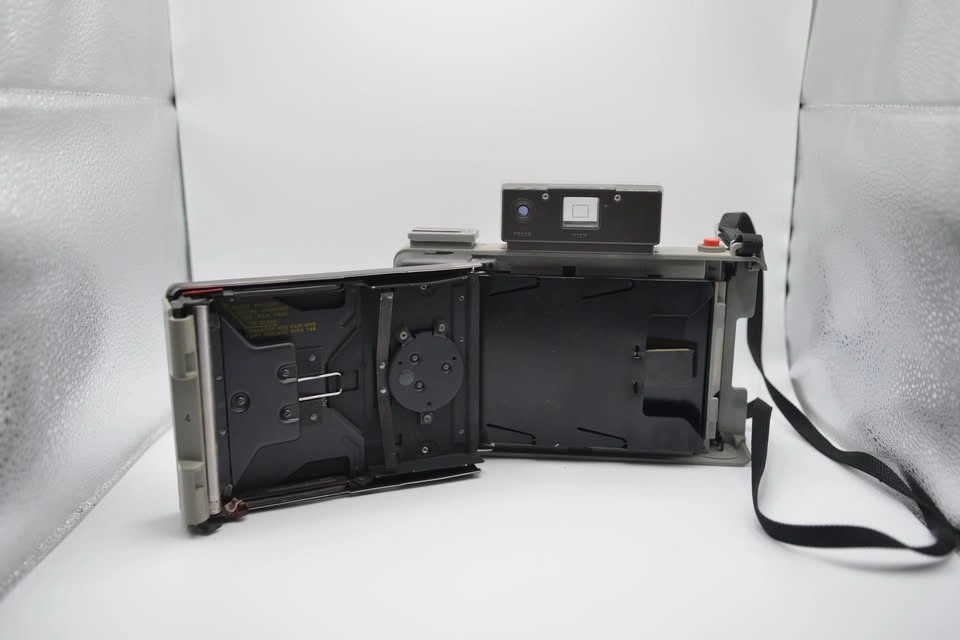 Polaroid Automatic Land Camera 430 – Vintage Instant Camera - photo 3
