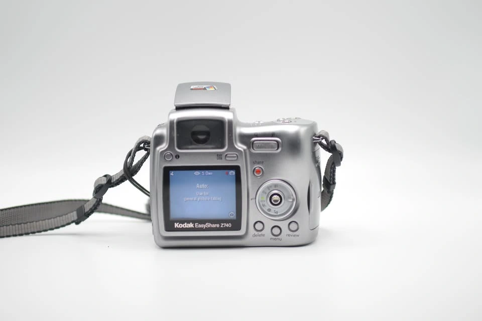 Kodak EasyShare Z740 — 10x Zoom — Ready to Shoot - photo 2