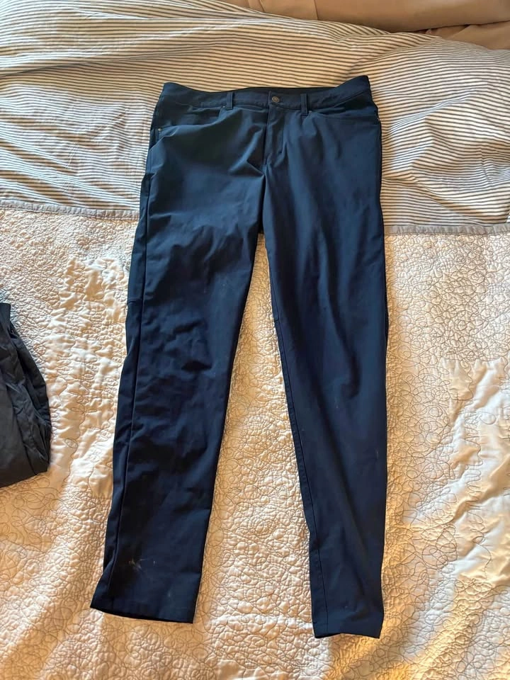 Men’s Lululemon ABC pants Navy 34