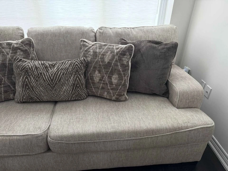 Set of 2 Ashley Alessandra couches - photo 2