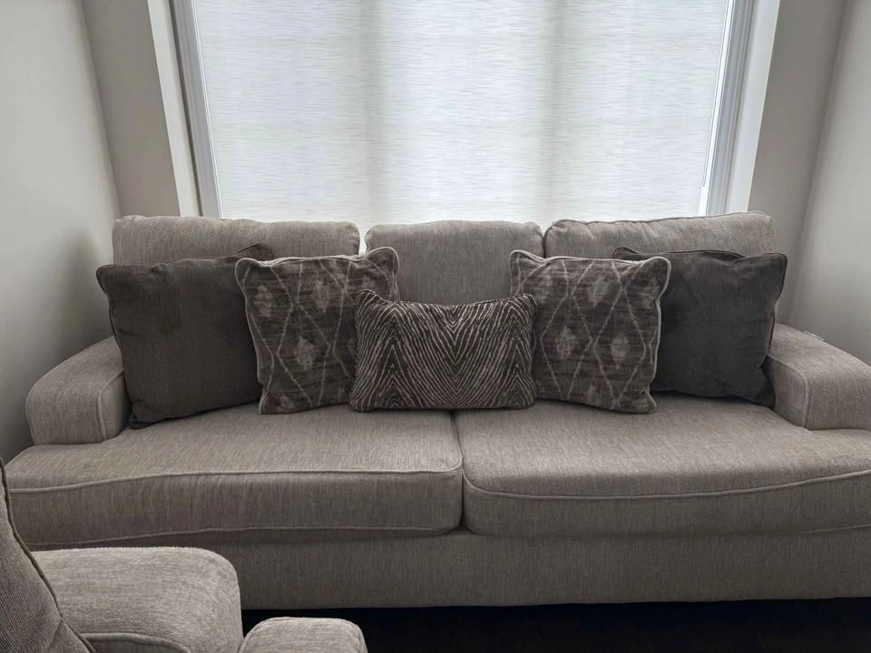 Set of 2 Ashley Alessandra couches - photo 3
