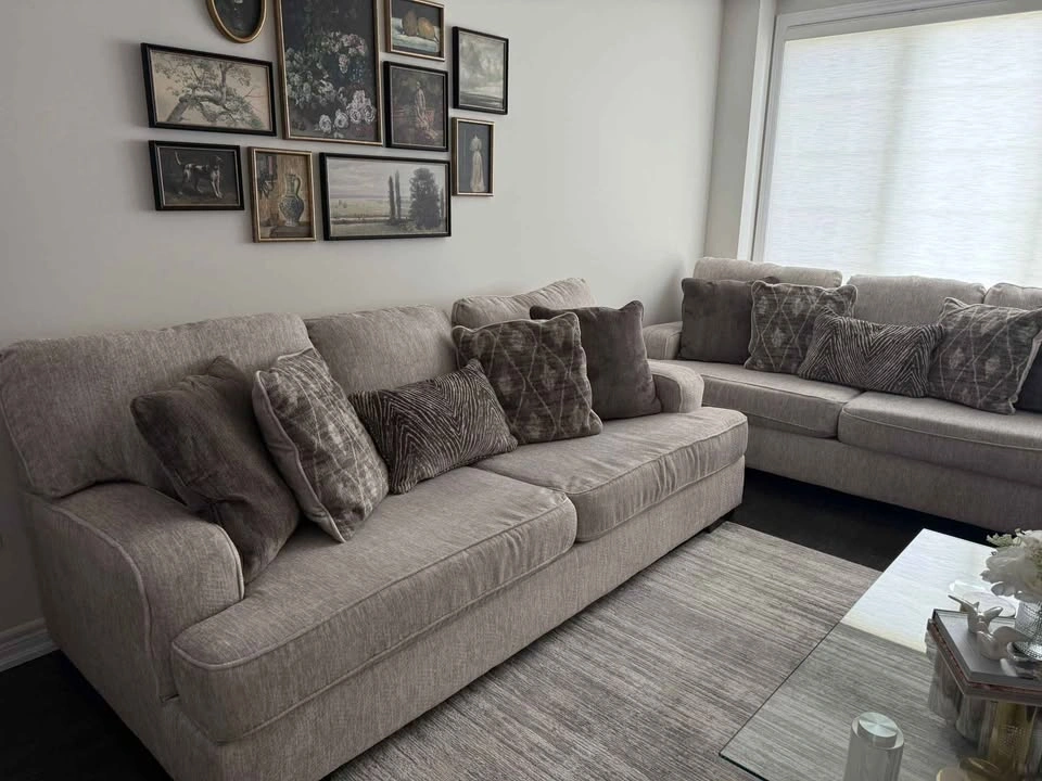 Set of 2 Ashley Alessandra couches - photo 4